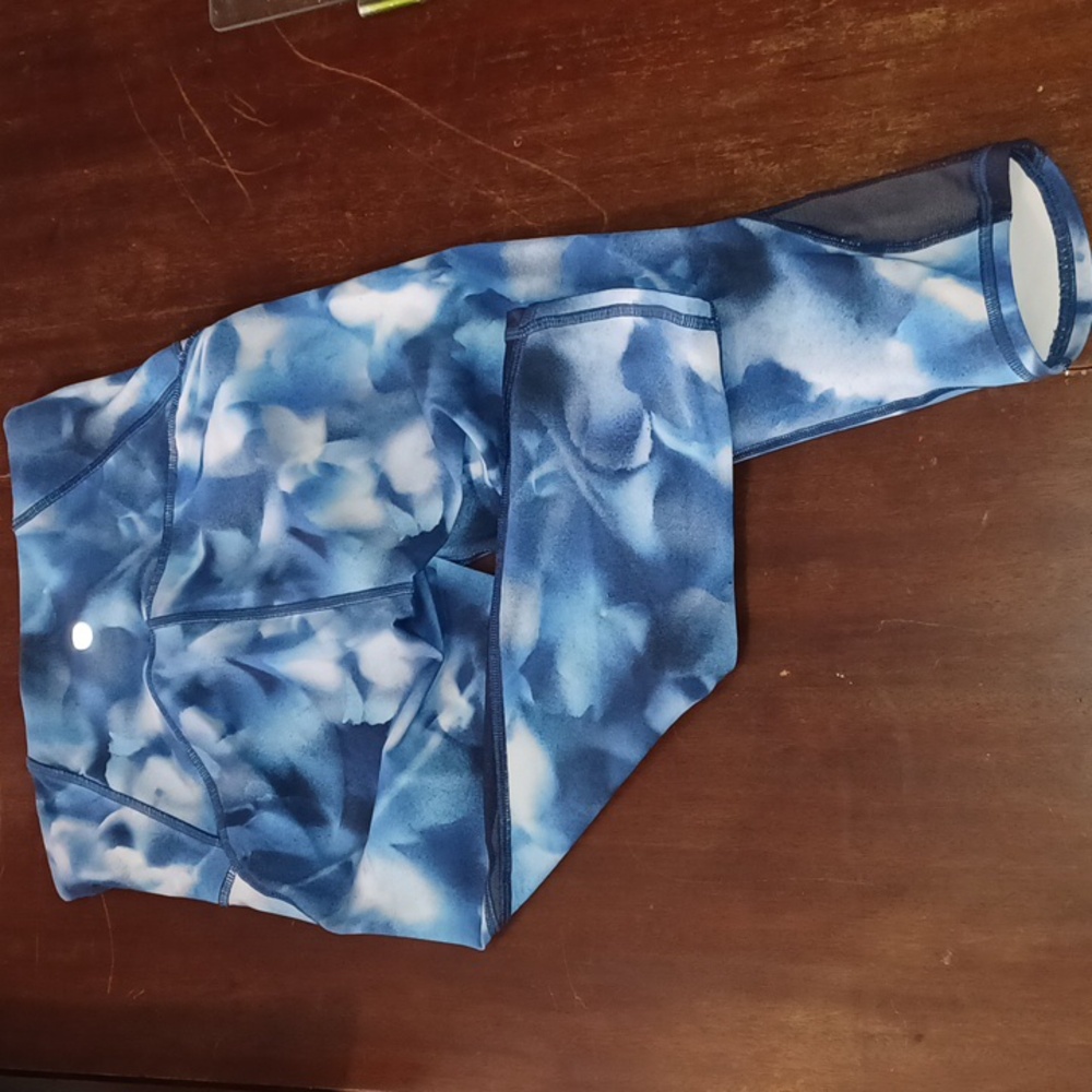 Lululemon Athletica Blue and White Leggings Dynamic Tie-Dye